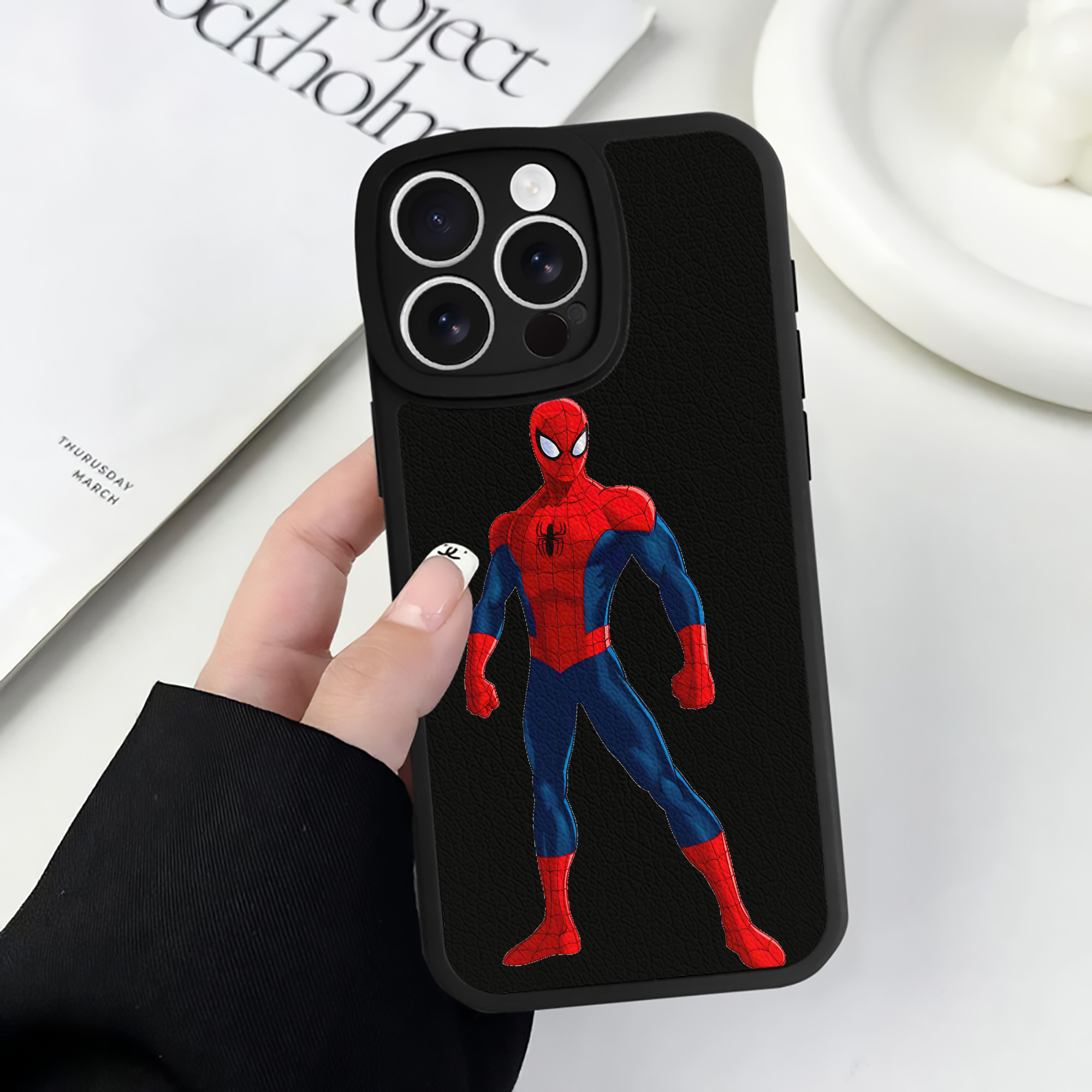Spider Man スパイダーマン 【iPhone 16シリーズ対応】シリコンスマホケース（レザー調） 材質：シリコン